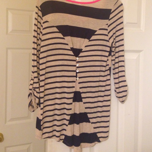 Brand new charming Charlie's top! LOOK AT THE BACK