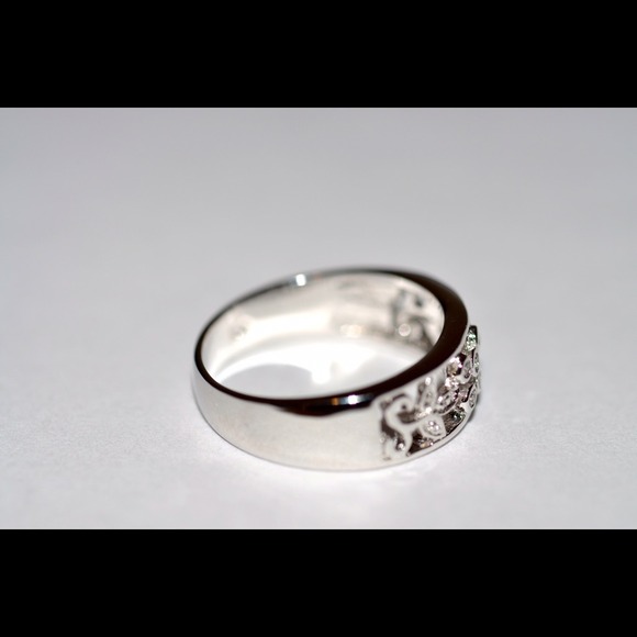 Ring - Picture 2 of 3