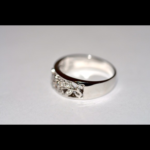 Ring - Picture 3 of 3