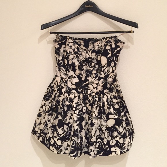 Forever 21 Tops - Floral Peplum Top