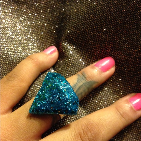 Diamond ring - Picture 2 of 2