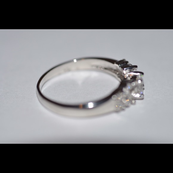 Ring - Picture 3 of 3