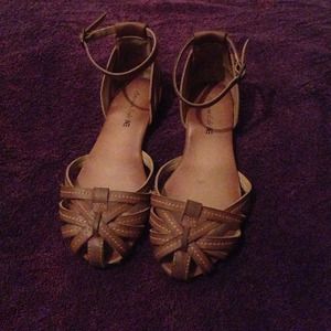 Closed toed strappy sandles