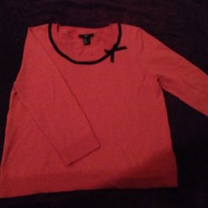 Coral sweater w/black bow