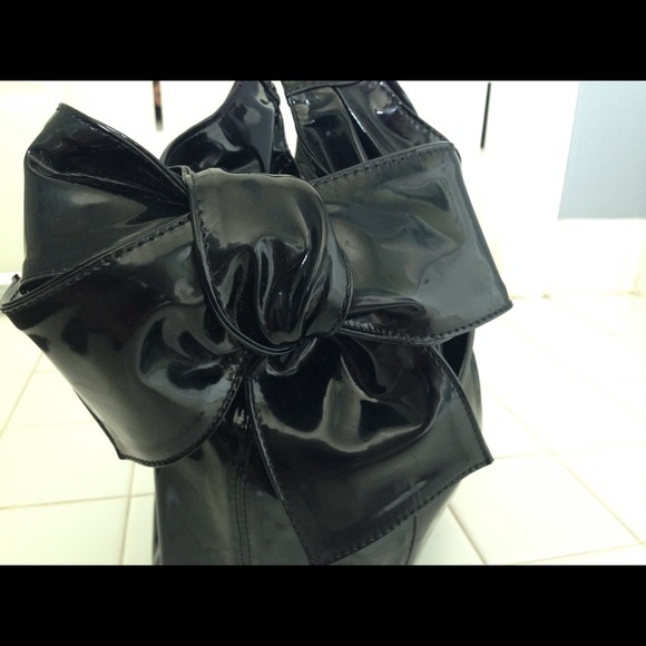 TRADED! W/Rhea ! ..Valentino 1,200$ Lacca Handbag - Picture 3 of 4