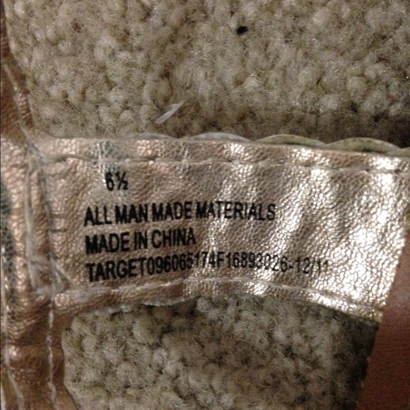 ❌SOLD❌ Woven Gold Sandals - Picture 2 of 3