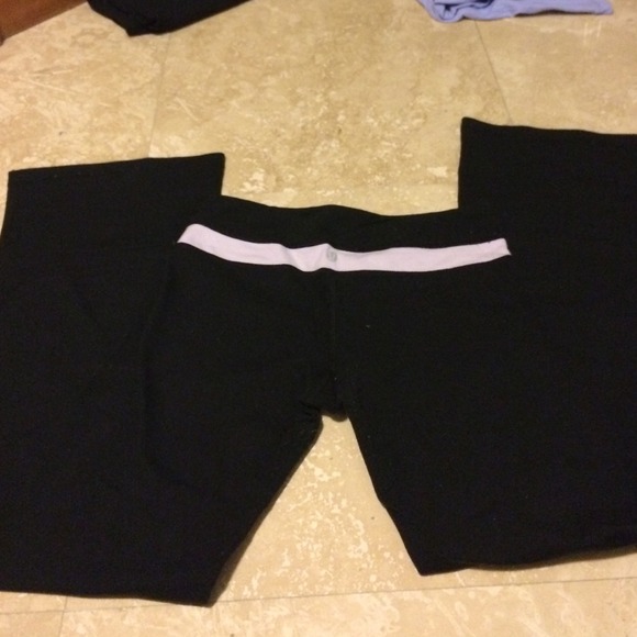 Lululemon groove pant. Black with light pink