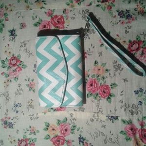 Mint green ipod case/wallet. Very cute