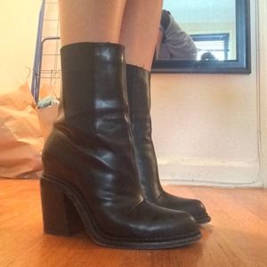 Theysken's theory black boot