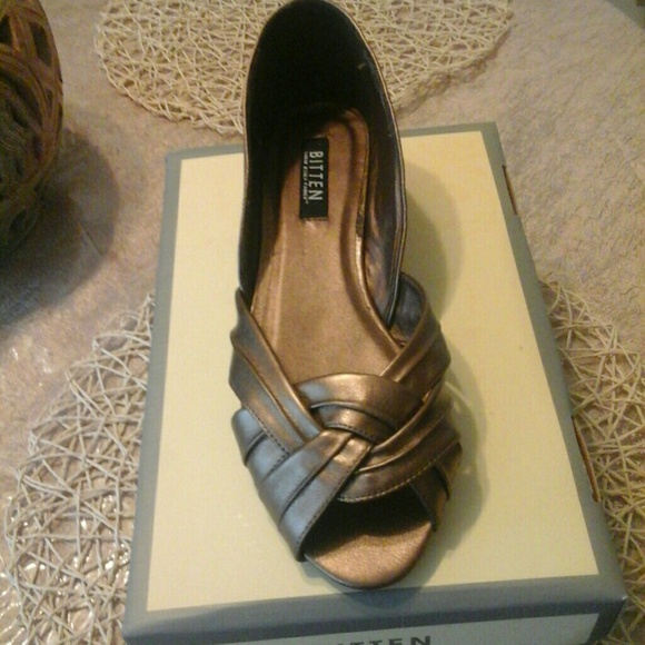 Shoes - Picture 2 of 3