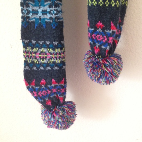 Multi color Scarf - Picture 3 of 3