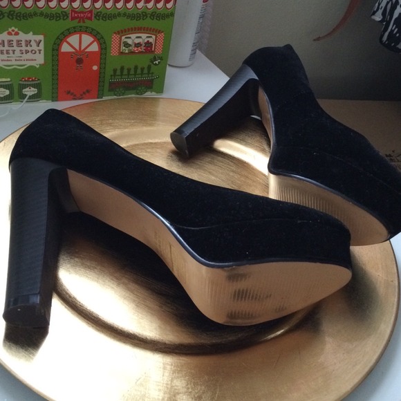 Heels - Picture 3 of 4