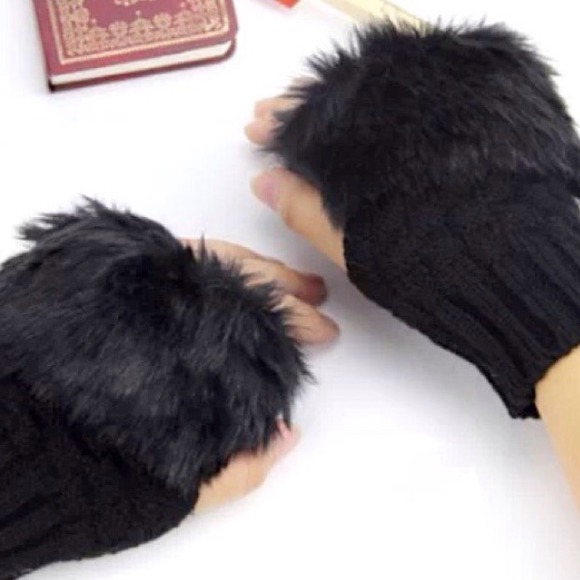 Accessories - New Black Fingerless Fur Gloves