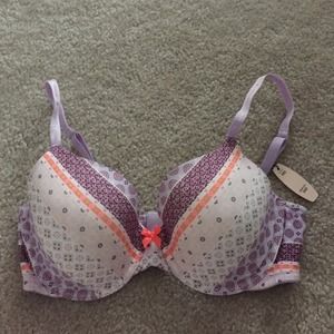 2 victoria's Secret bra, 34D