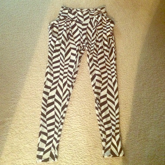 black and white leggings