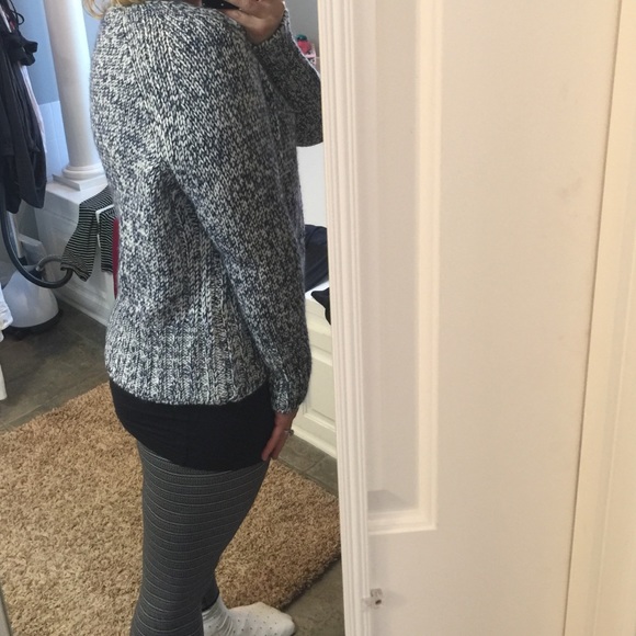 HP 1/16/16 Zara Chunky Knit Sweater Navy/white - Picture 4 of 4