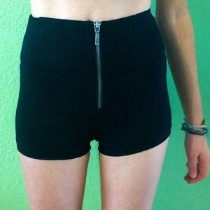 High waisted black shorts with zipper, stretchy