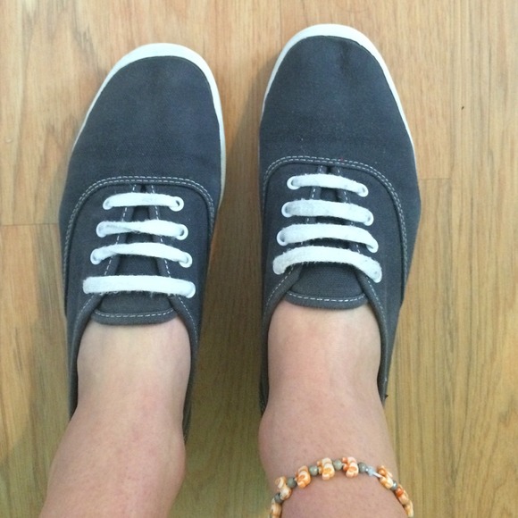 Size 7.5 navy keds