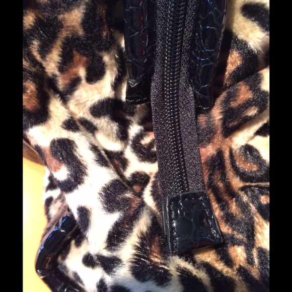 Additional pic of Dereon purse ✨Sold✨
