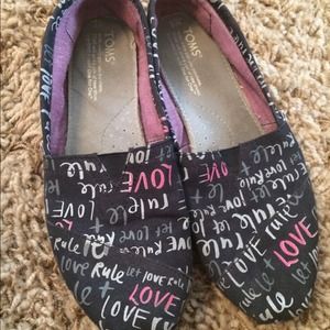 Let Love Rule pink and gray toms