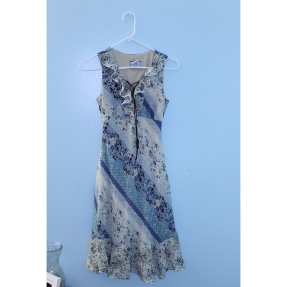 Pretty floral ruffle dress