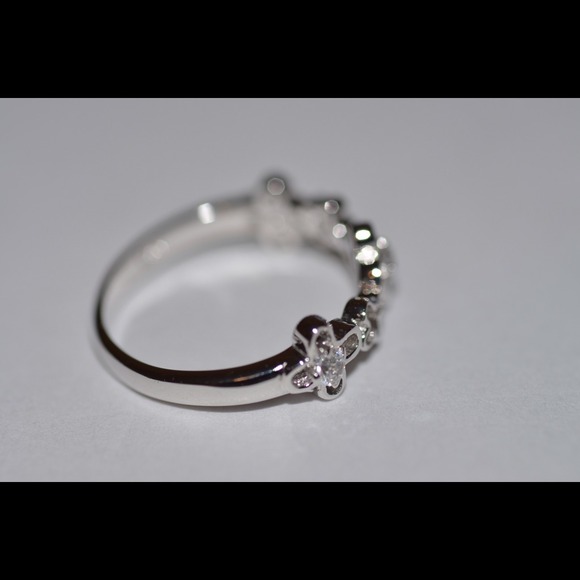 Ring - Picture 3 of 3