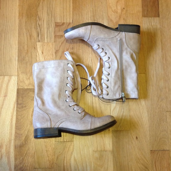 { taupe combat boots }