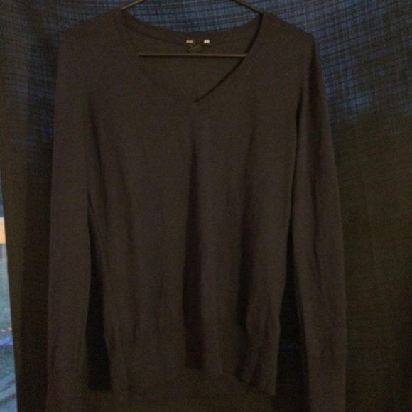 navy blue vneck sweater