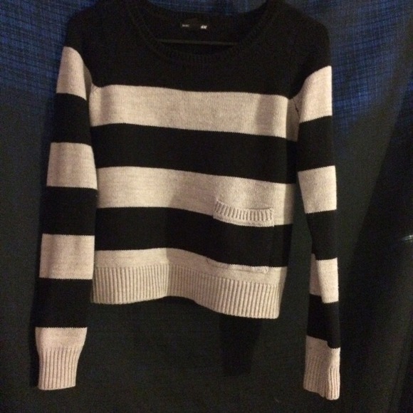cute sweater w pocket