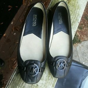 Black Michael kors flats