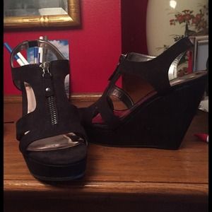Black Wedges
