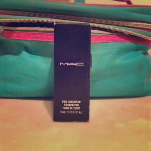 MAC Pro Longwear Foundation