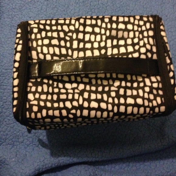 Never used makeup, I bought it thinking i would.