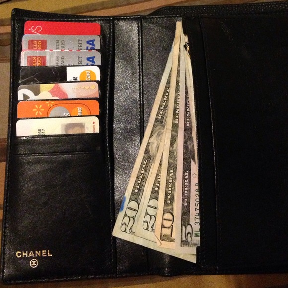 SOLD 🏆🏆Chanel Black Authentic Wallet🏆🏆 - Picture 3 of 4