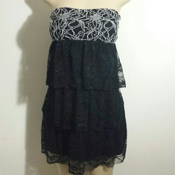 Cute black strapless dress sz medium - Picture 2 of 3