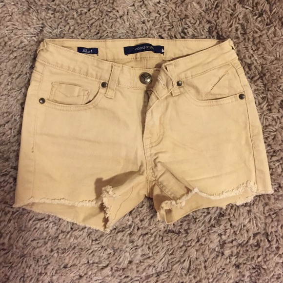 Stretchy colored denim shorts