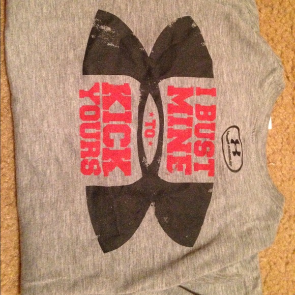 Under Armour top - Picture 1 of 2