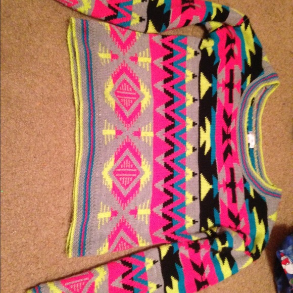 Tribal sweater - Picture 1 of 2