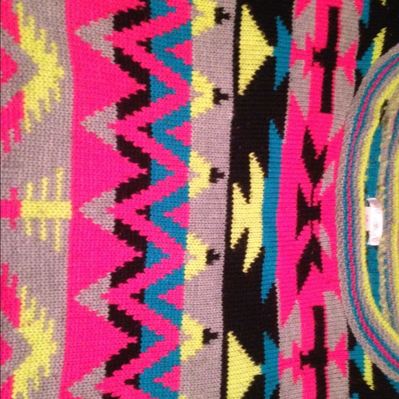 Tribal sweater - Picture 2 of 2