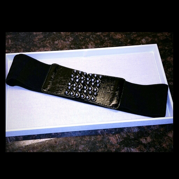 Stretchy belt with bling detail