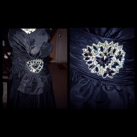 Black Milano formal gown - Picture 2 of 4