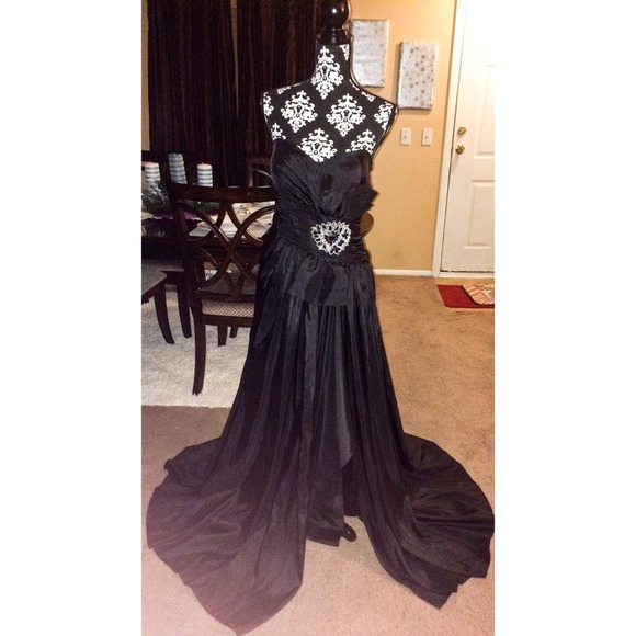 Black Milano formal gown - Picture 3 of 4