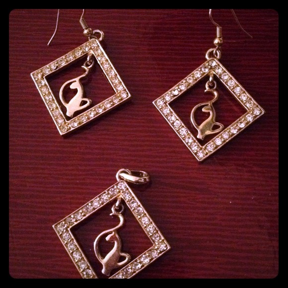 Baby phat necklace and earrings set gold tone