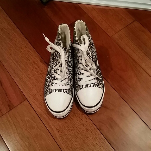 Shoes - Picture 1 of 2