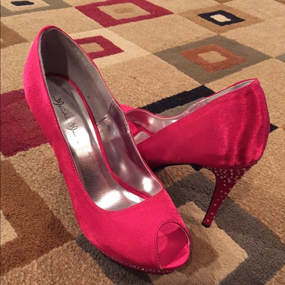 Peep Toe Heels - Picture 3 of 4