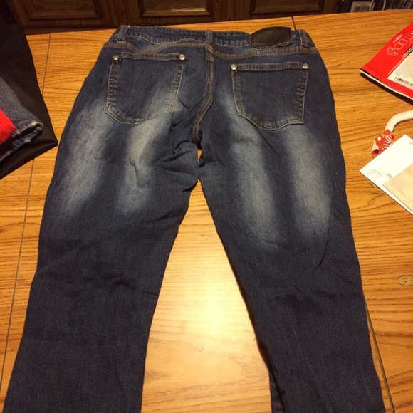 📛FINAL PRICE📛 Distressed Jeans. - Picture 2 of 2