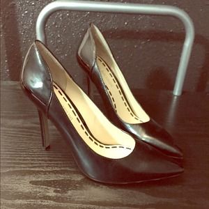 Black Enzo Angiolini Pumps w patent leather back