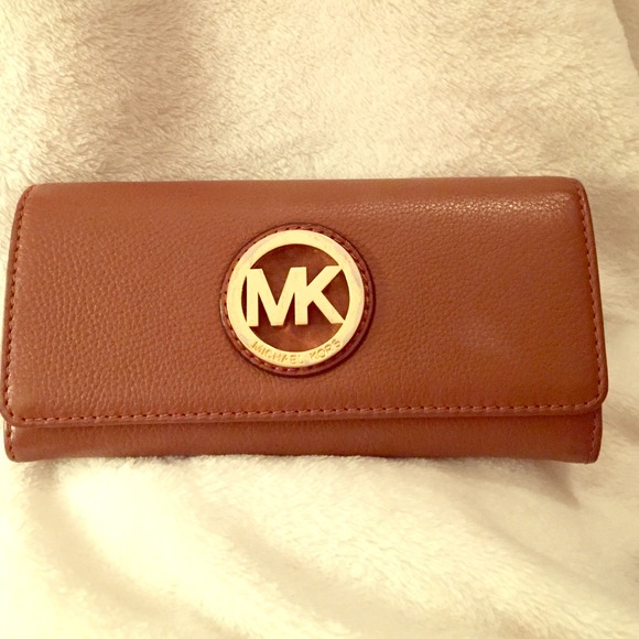 Michael Kors Fulton Flap Continental wallet!!!!!!
