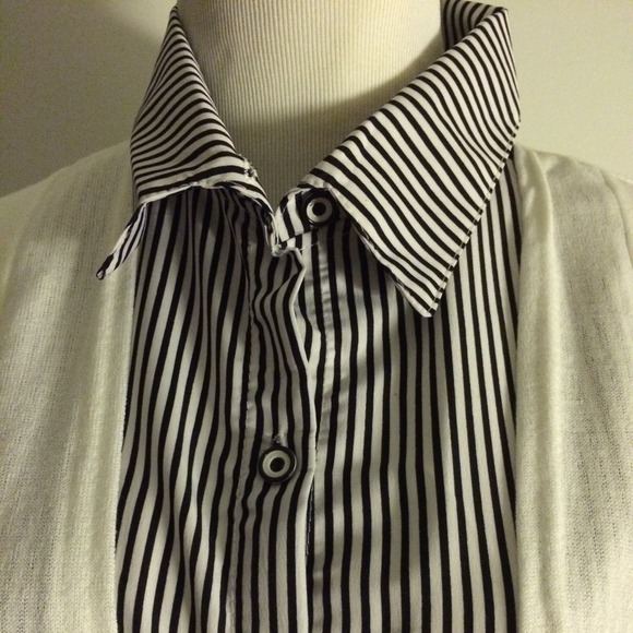 ✨Fake two piece top✨ one size but fits XS, S, M - Picture 2 of 3