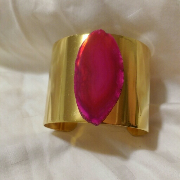 Gold plated cuff bracelet - Picture 1 of 3